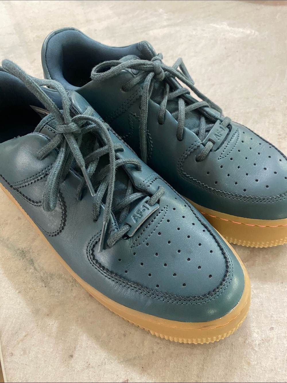 Nike Wmns Air Force 1 Sage Low LX 'Deep Jungle Size 9.5 - Picture 3 of 10